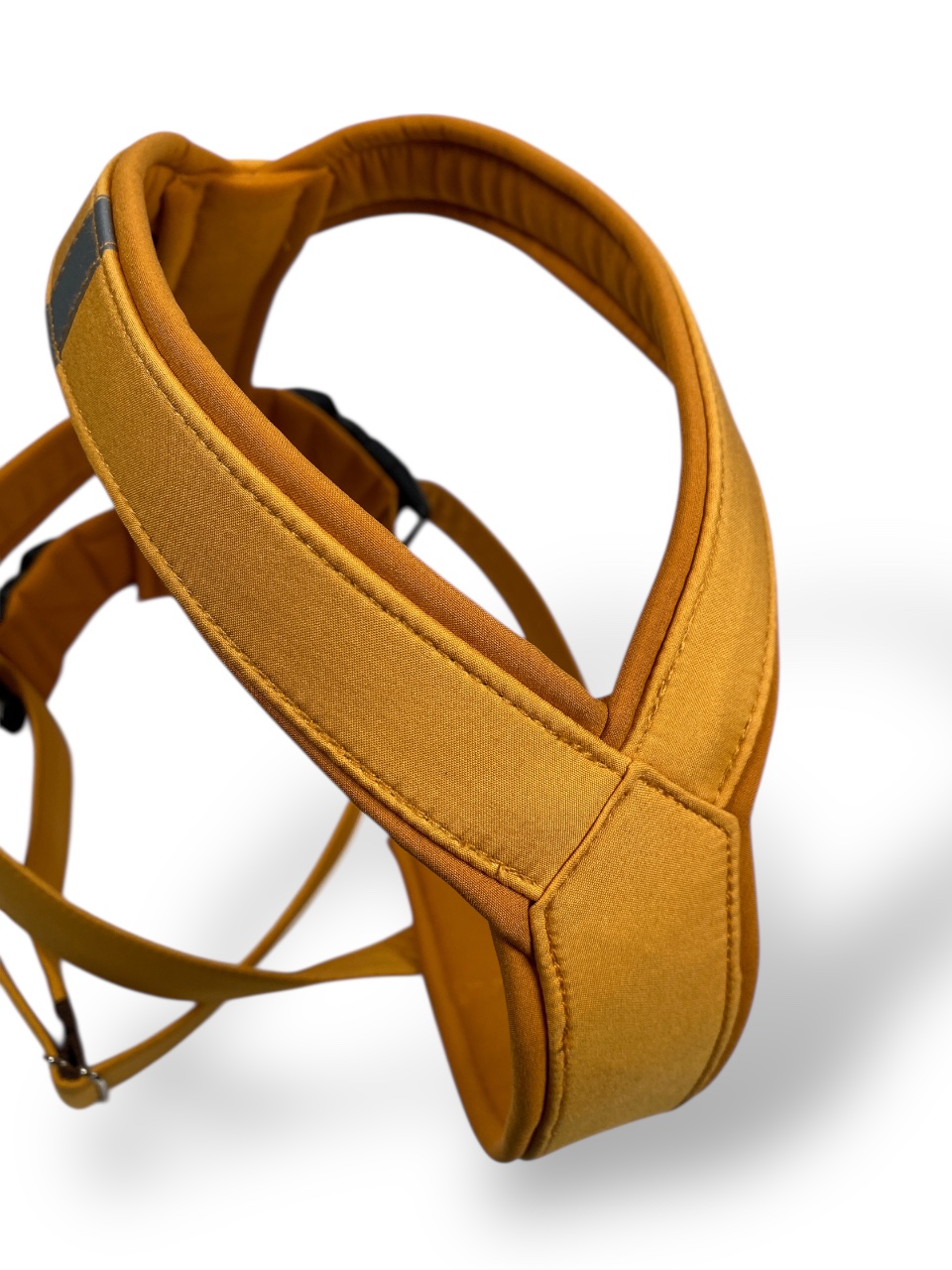 Odlehčený postroj pro chrta, detail chomoutu